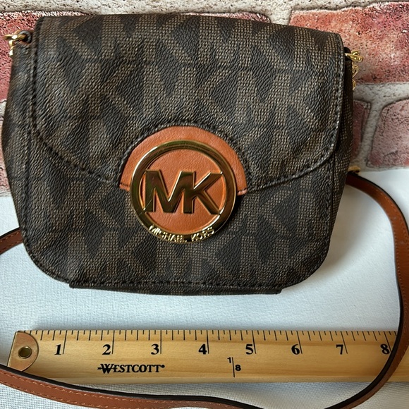 Michael Kors small crossbody signature bag in brown with gold tone hardware EUC - Picture 12 of 12